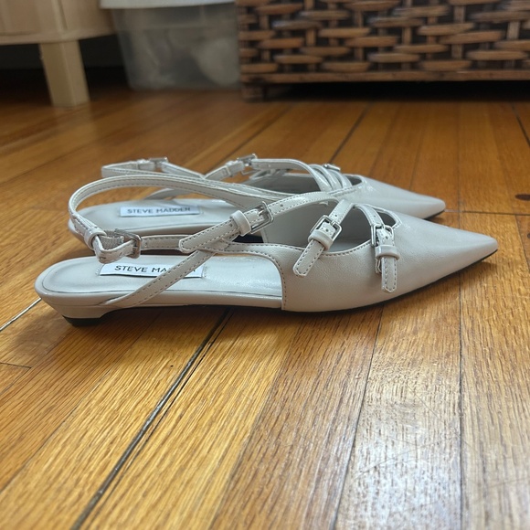 White Steve Madden Flats Size 6 - Picture 2 of 3